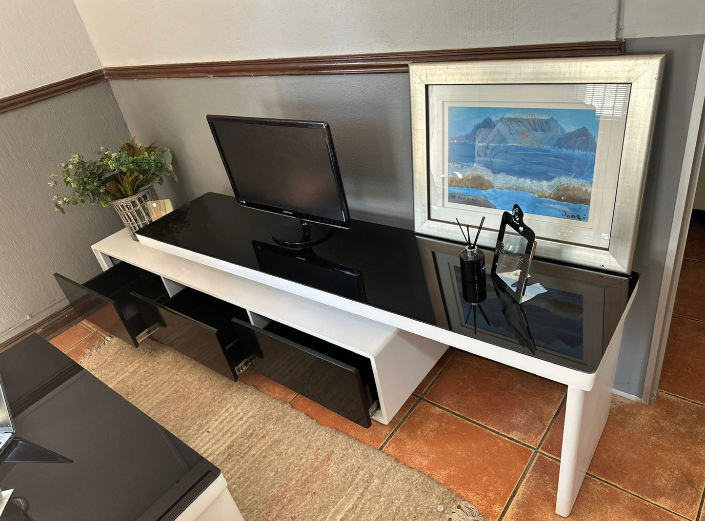 Bodak TV stand