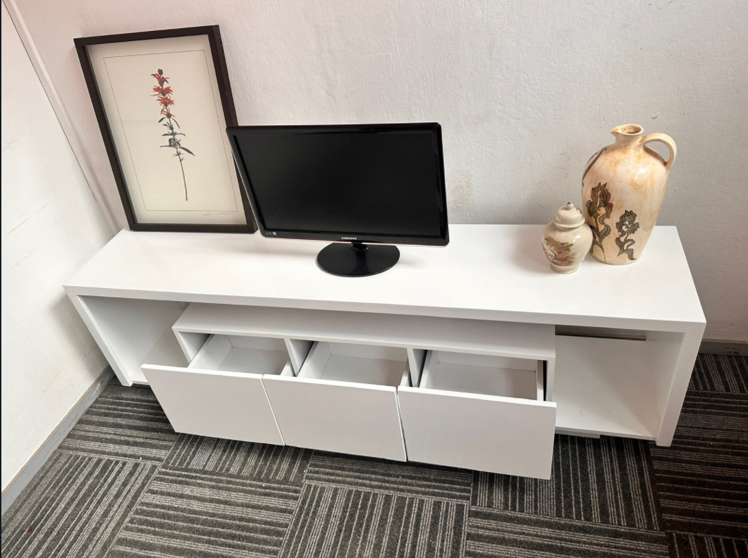 Kea TV stand